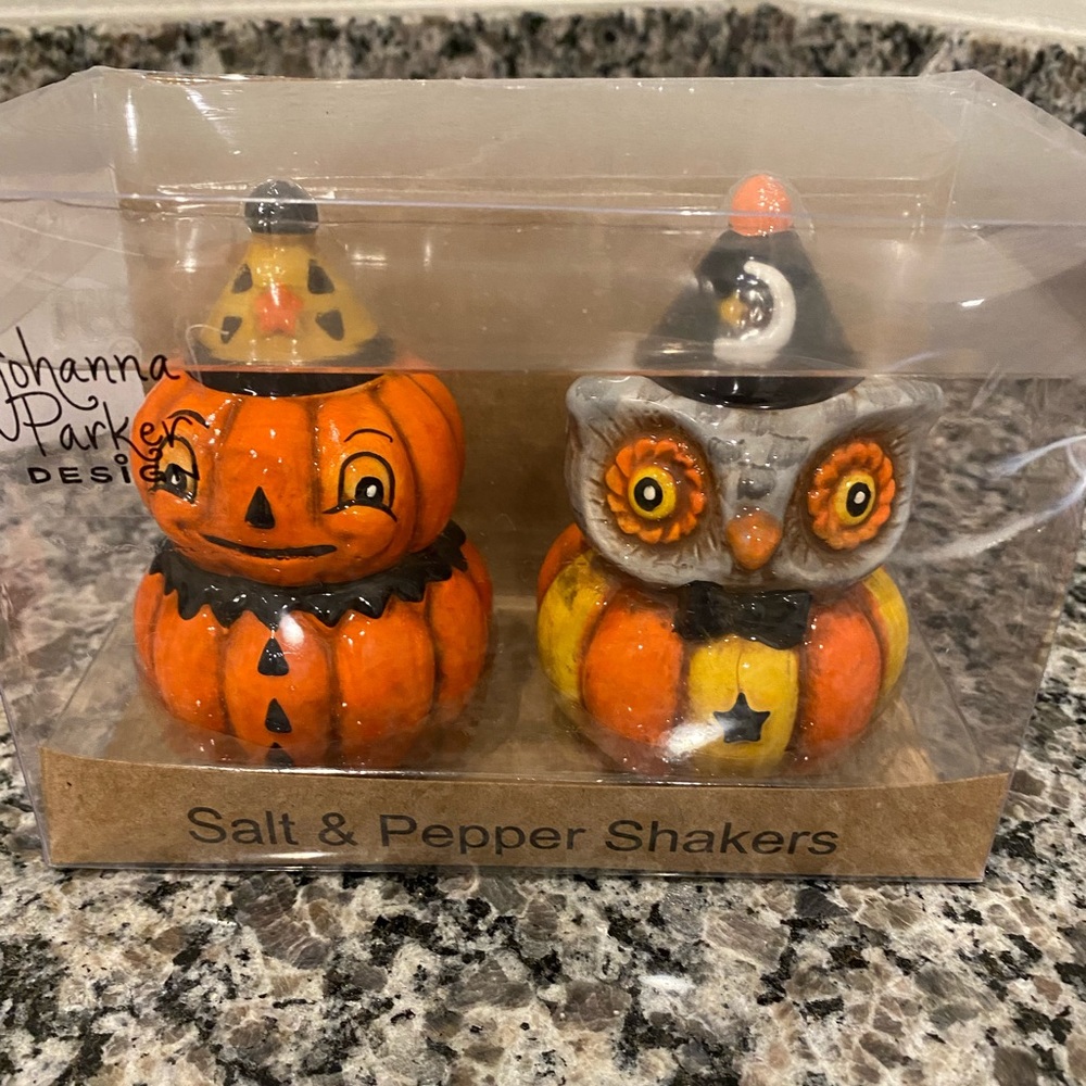 Joanna Parker Salt and pepper shaker Halloween